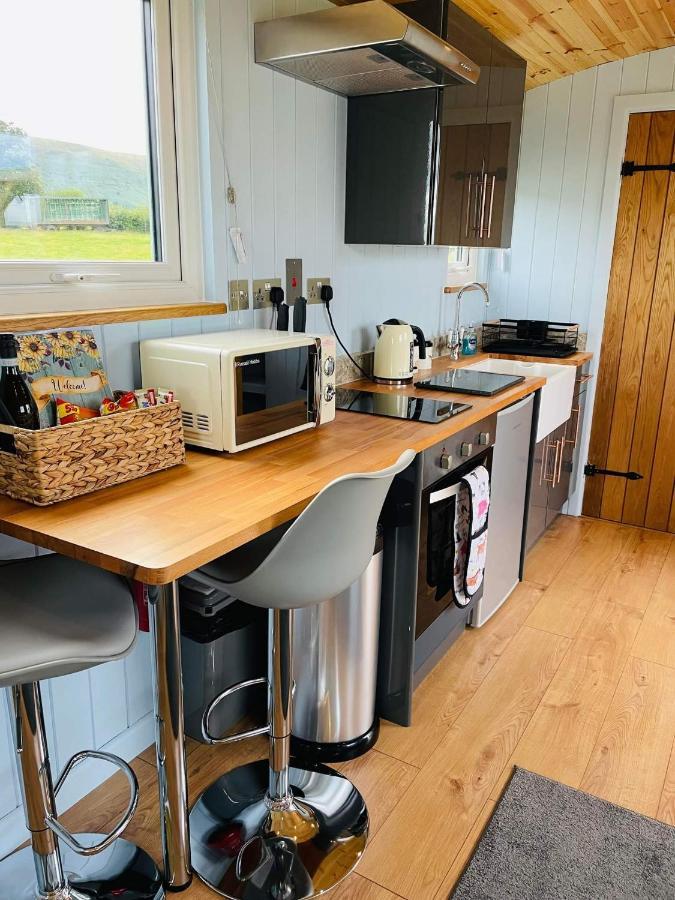 Bespoke Luxury Huts With Hot Tubs. Located In The Black Mountains. Llanveynoe Exterior photo