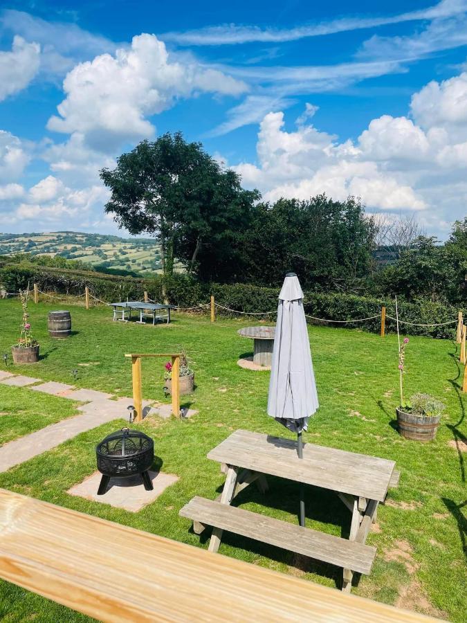 Bespoke Luxury Huts With Hot Tubs. Located In The Black Mountains. Llanveynoe Exterior photo