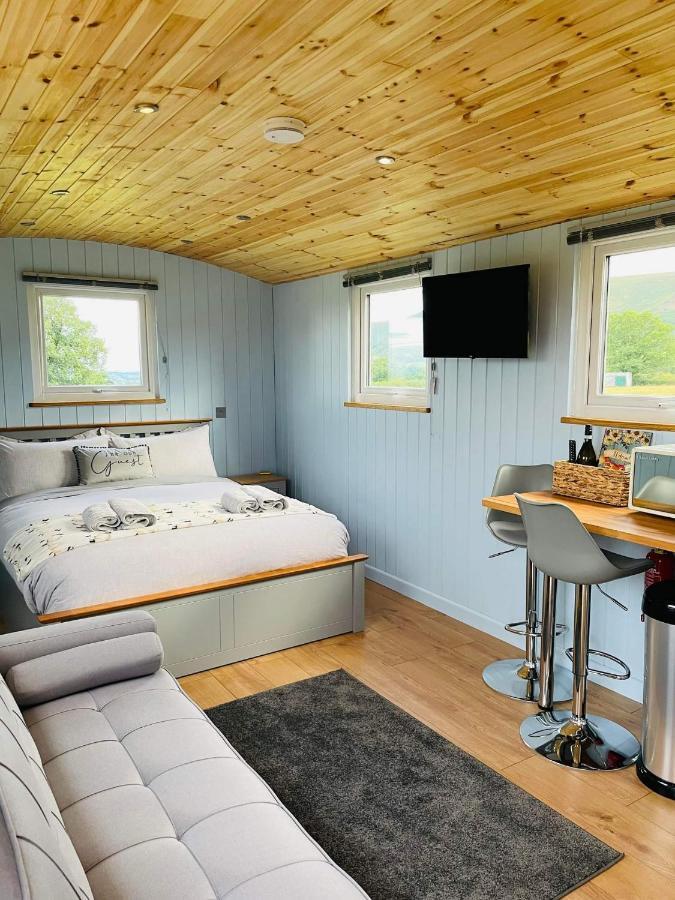 Bespoke Luxury Huts With Hot Tubs. Located In The Black Mountains. Llanveynoe Exterior photo